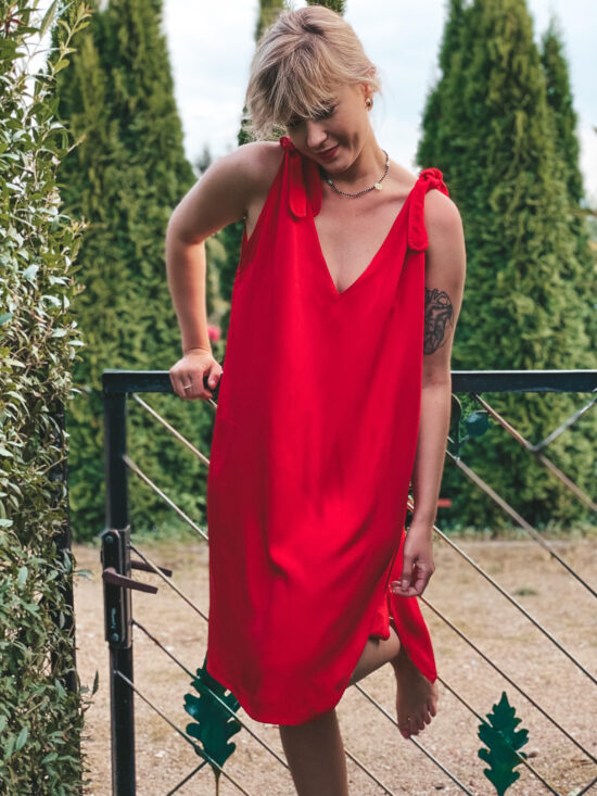 czerwona sukienka na ramiączkach polska marka